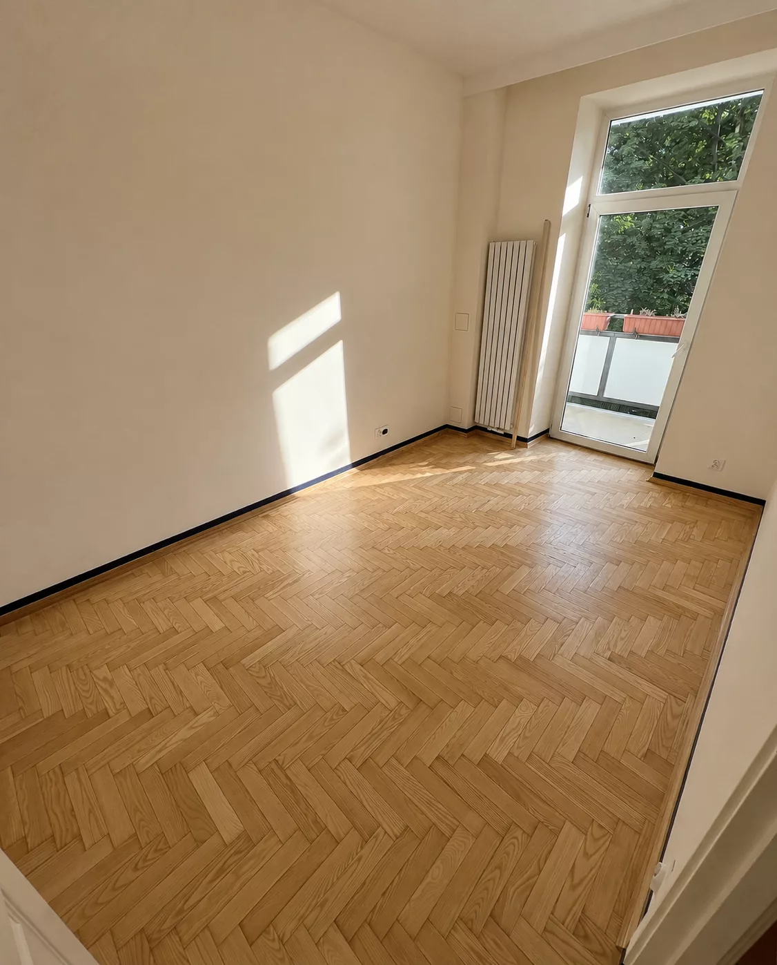 Parquet en chêne rénové dans un appartement parisien