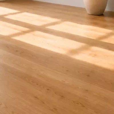 Gros plan d'un parquet vitrifié